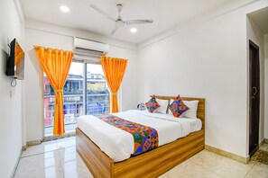 Deluxe Room | Egyptian cotton sheets, premium bedding, in-room safe, free WiFi - Fabhotel Grand Hazra Inn (Kolkata)