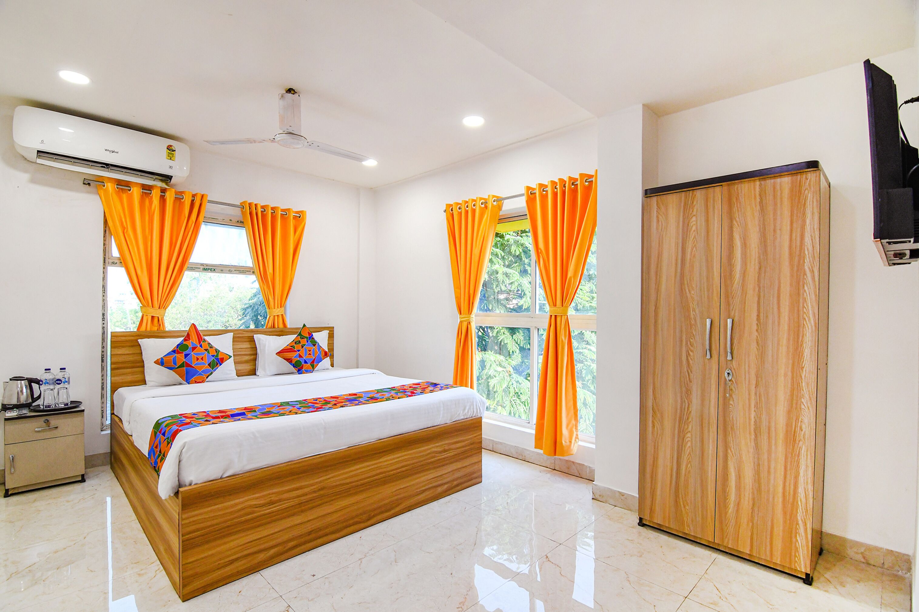 Egyptian cotton sheets, premium bedding, in-room safe, free WiFi