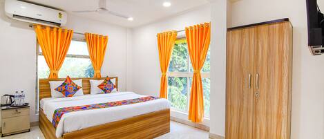 Egyptian cotton sheets, premium bedding, in-room safe, free WiFi