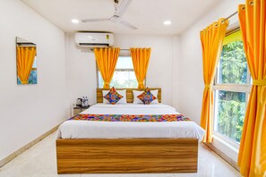 Egyptian cotton sheets, premium bedding, in-room safe, free WiFi - Fabhotel Grand Hazra Inn (Kolkata)