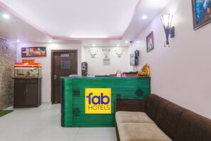 Quầy tiếp tân