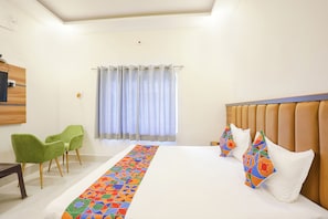 Egyptian cotton sheets, premium bedding, in-room safe, free WiFi