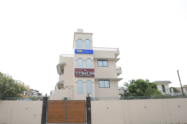 Exterior - Fabhotel Downtown Residency (Prayagraj)