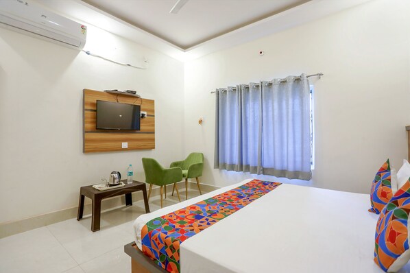 Egyptian cotton sheets, premium bedding, in-room safe, free WiFi - Fabhotel Downtown Residency (Prayagraj)