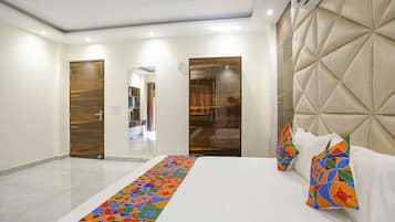 Egyptian cotton sheets, premium bedding, in-room safe, free WiFi