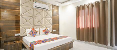 Premium Room, 1 Double Bed | Egyptian cotton sheets, premium bedding, in-room safe, free WiFi