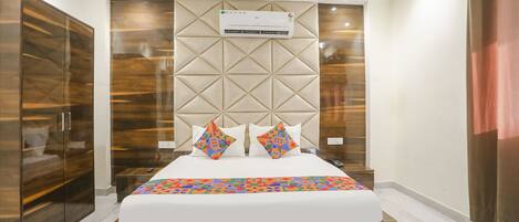 Premium Room, 1 Double Bed | Egyptian cotton sheets, premium bedding, in-room safe, free WiFi