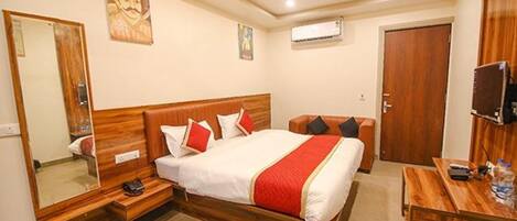 Deluxe Room | Egyptian cotton sheets, premium bedding, in-room safe, free WiFi