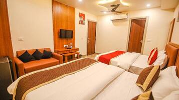 Egyptian cotton sheets, premium bedding, in-room safe, free WiFi