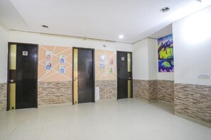 Lobby - Fabexpress Chef'S House (Gurugram)