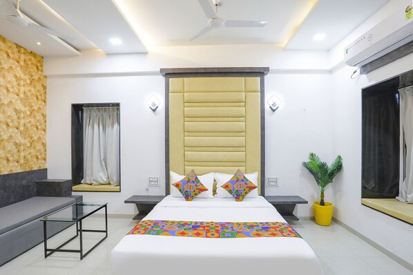 Egyptian cotton sheets, premium bedding, in-room safe, free WiFi - Fabhotel Amogh Stay Inn (Nagpur)
