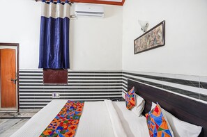 Egyptian cotton sheets, premium bedding, in-room safe, free WiFi