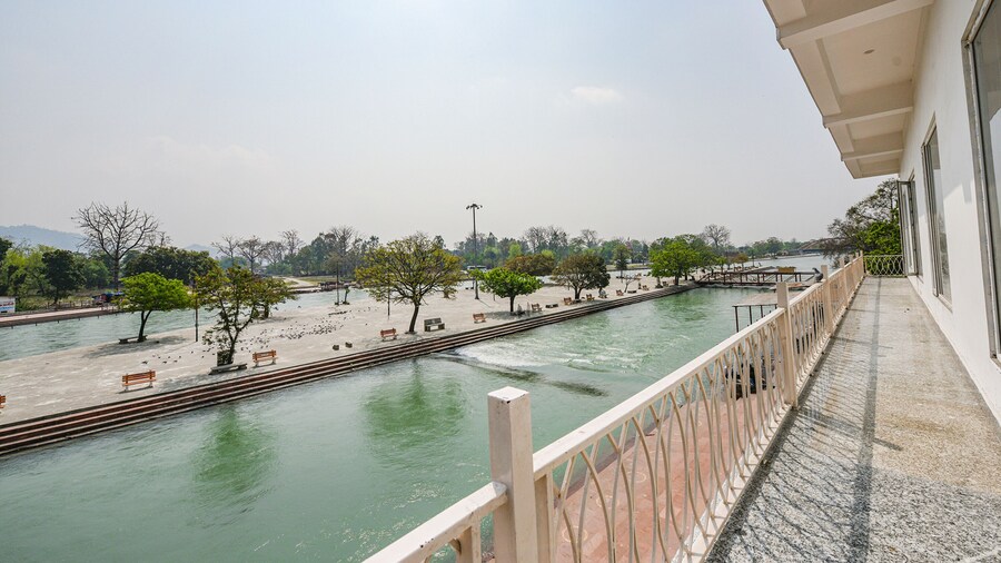 Fabhotel Jaswinder Bhawan