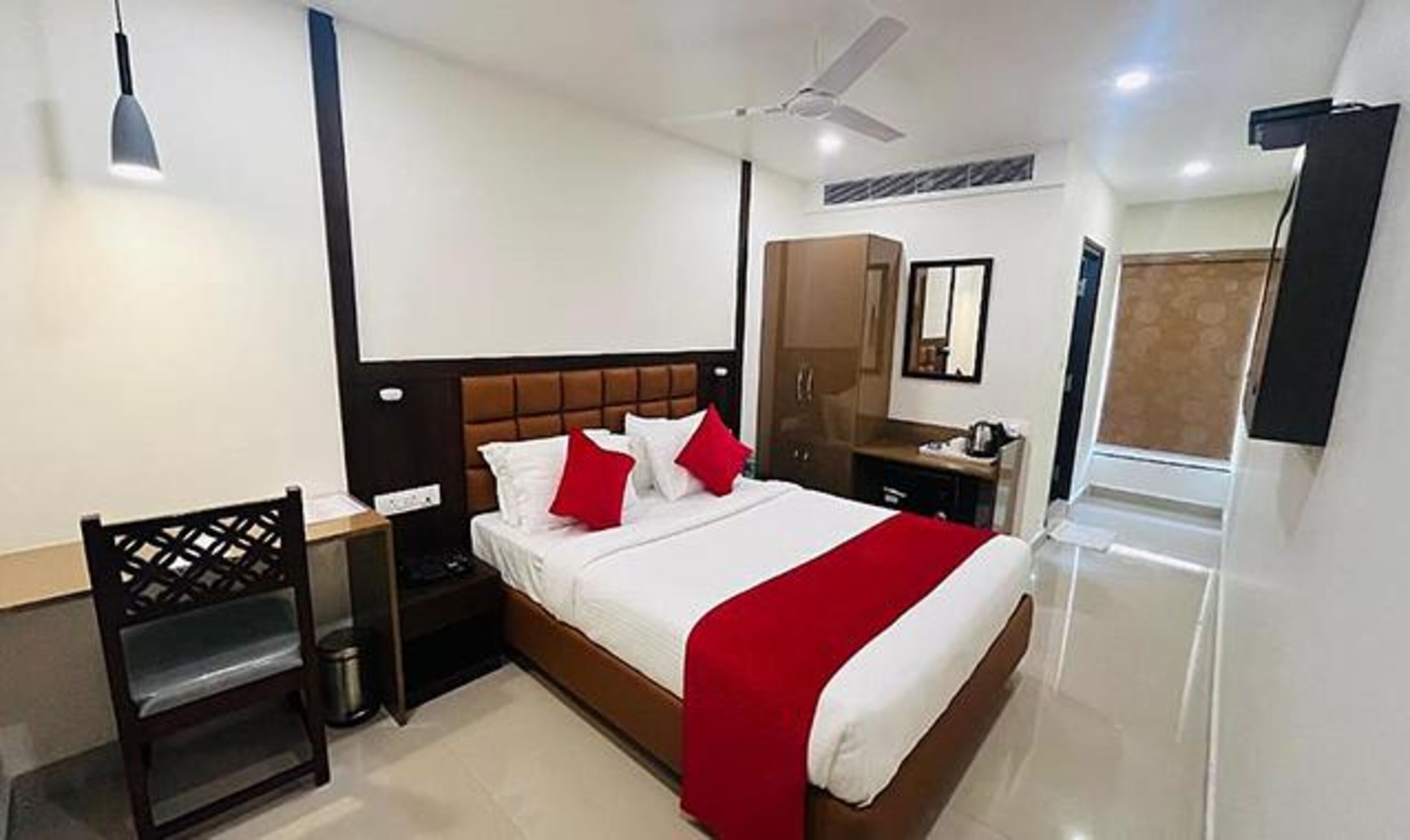 Sengetøy i egyptisk bomull, sengetøy av topp kvalitet og safe på rommet