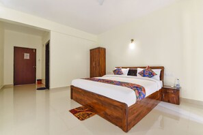 Egyptian cotton sheets, premium bedding, in-room safe, free WiFi - Fabhotel Sterling Garden (Morjim)