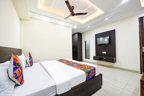 Egyptian cotton sheets, premium bedding, in-room safe, free WiFi - FabHotel Dwarka Residency (New Delhi)