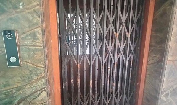 Elevator - Fabhotel Satlaj (Raipur)