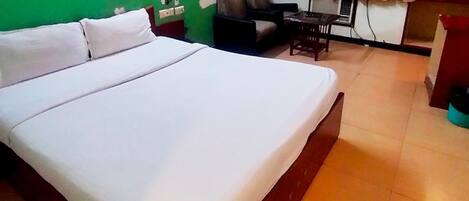 Egyptian cotton sheets, premium bedding, in-room safe, free WiFi