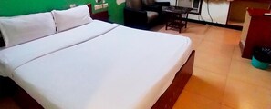 Egyptian cotton sheets, premium bedding, in-room safe, free WiFi - Fabhotel Satlaj (Raipur)