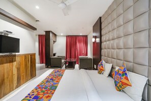 Egyptian cotton sheets, premium bedding, in-room safe, free WiFi - Fabhotel Prime Mahendra (Raipur)