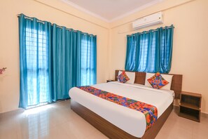 Egyptian cotton sheets, premium bedding, in-room safe, free WiFi