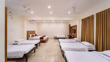 1 bedroom, Egyptian cotton sheets, premium bedding, in-room safe
