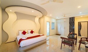 Luxury Suite | Egyptian cotton sheets, premium bedding, in-room safe, free WiFi - Fabhotel Prime Ar Phalazzo Resort (Vanur)