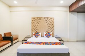 Premium Room | Egyptian cotton sheets, premium bedding, in-room safe, free WiFi - Fabexpress Sky Maulshree (Raipur)