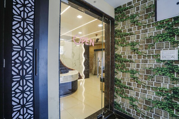 Interior entrance - Fabexpress Sky Maulshree (Raipur)