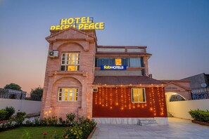 Exterior - Fabhotel Rest & Peace (Ahmedabad)