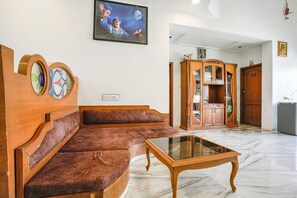 Lobby sitting area - Fabhotel Rest & Peace (Ahmedabad)