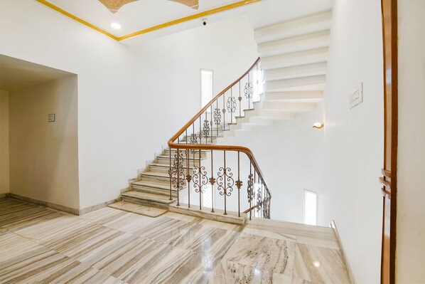 Lobby - Fabhotel Rest & Peace (Ahmedabad)