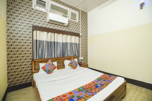 Egyptian cotton sheets, premium bedding, in-room safe, free WiFi - Fabhotel Casa Heritage (Guwahati)