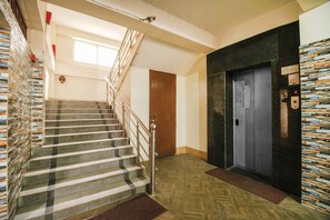 Lobby - Fabhotel Casa Heritage (Guwahati)