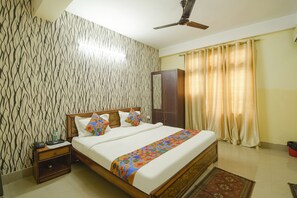 Egyptian cotton sheets, premium bedding, in-room safe, free WiFi