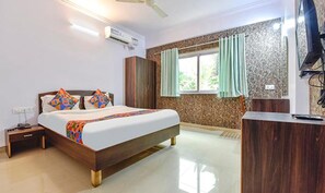 Premium Room | Egyptian cotton sheets, premium bedding, in-room safe, free WiFi - Fabexpress Springs (Alto de Porvorim)