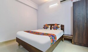 Egyptian cotton sheets, premium bedding, in-room safe, free WiFi - Fabexpress Springs (Alto de Porvorim)