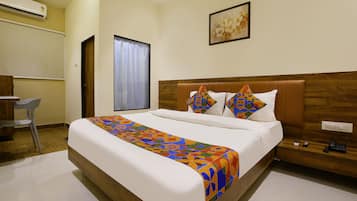 Egyptian cotton sheets, premium bedding, in-room safe, free WiFi