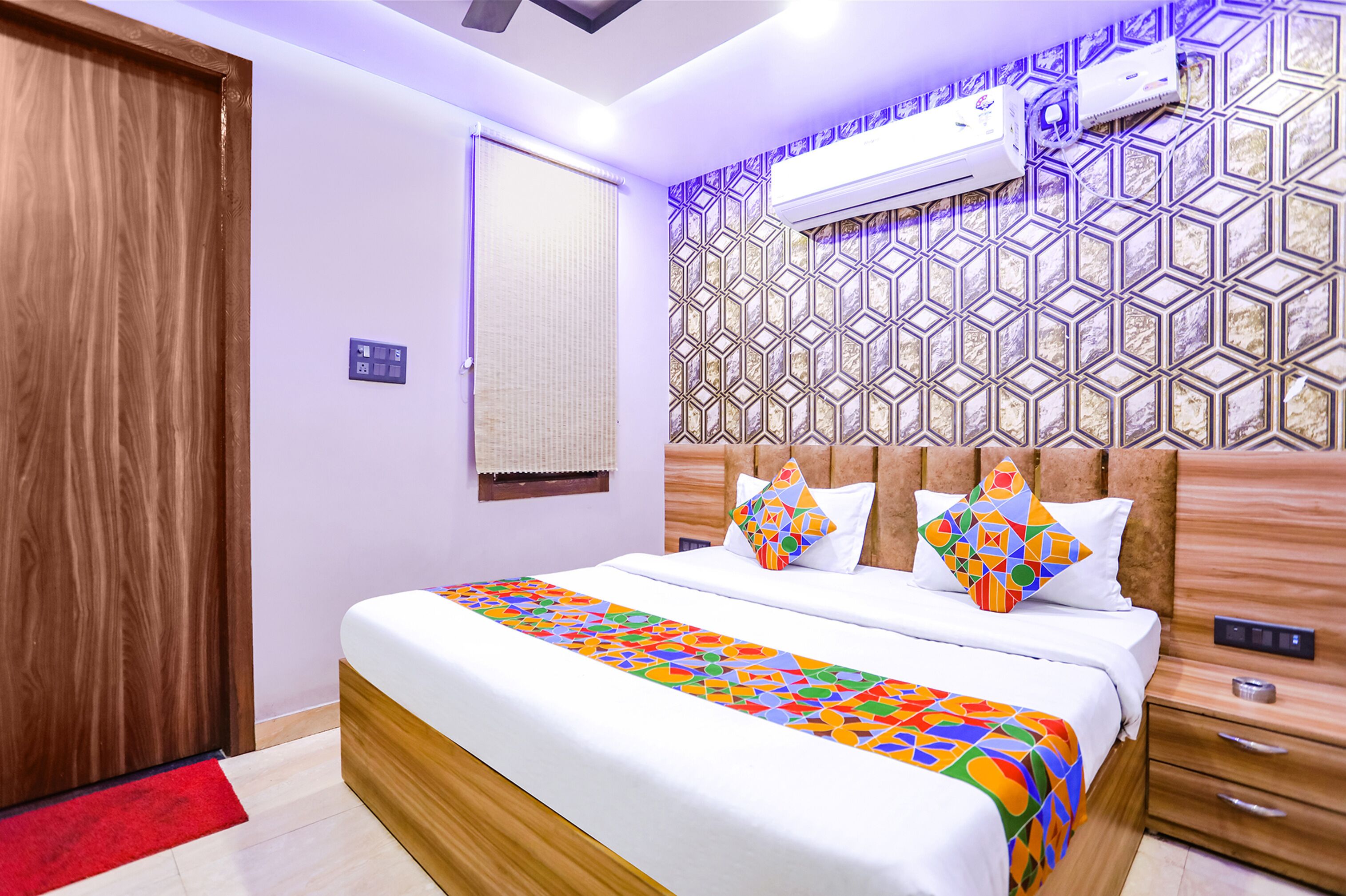 Egyptian cotton sheets, premium bedding, in-room safe, free WiFi