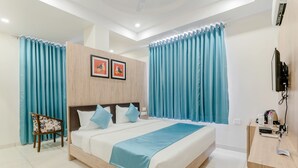 A modern hotel room with a large bed, a desk, and a TV. - FabHotel Ramana (Udaipur)
