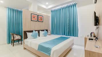 Egyptian cotton sheets, premium bedding, in-room safe, desk