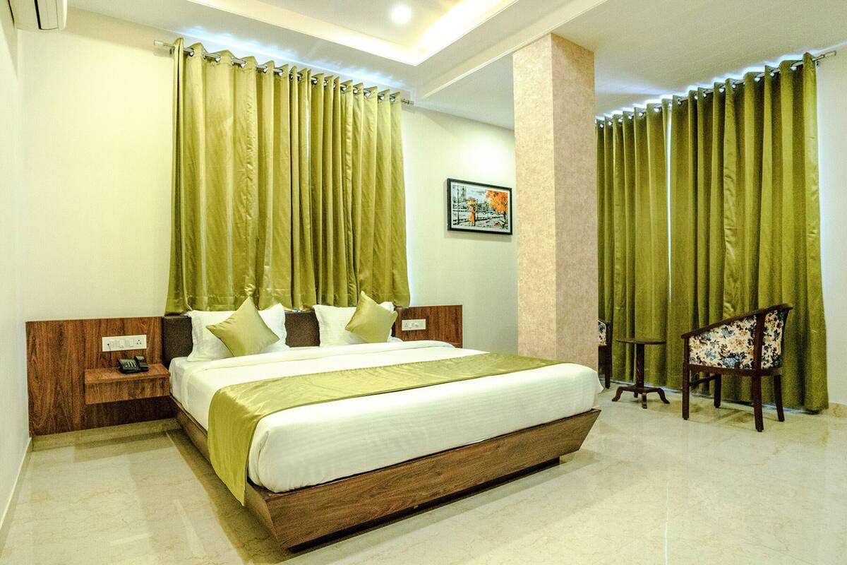 ห้องพรีเมียม | ผ้าปูที่นอนฝ้ายอียิปต์, เครื่องนอนระดับพรีเมียม, ตู้นิรภัยในห้องพัก