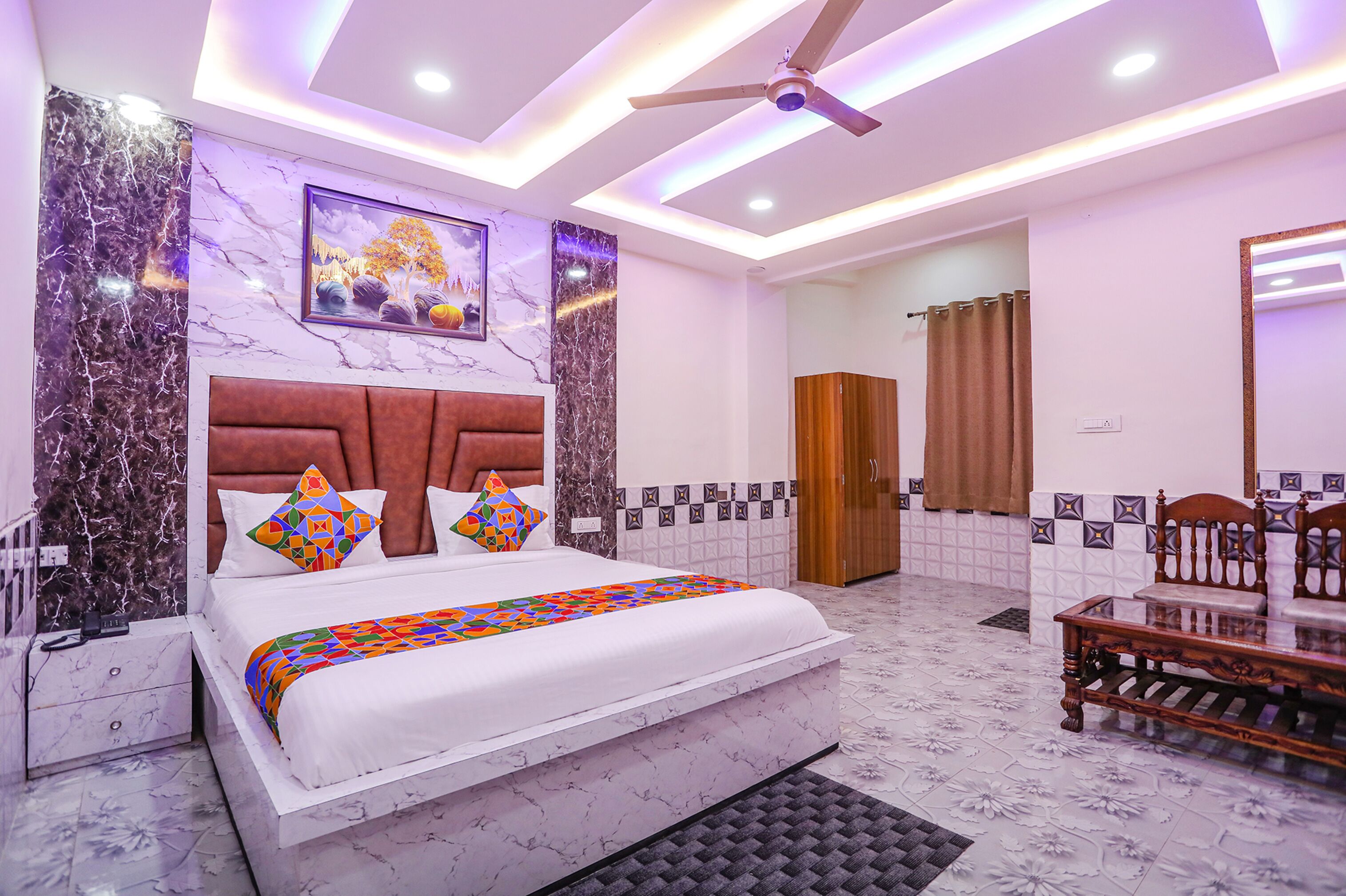 Egyptian cotton sheets, premium bedding, in-room safe, free WiFi