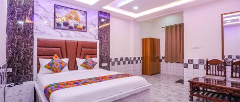 Egyptian cotton sheets, premium bedding, in-room safe, free WiFi