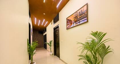 Fabhotel Royal Regency I