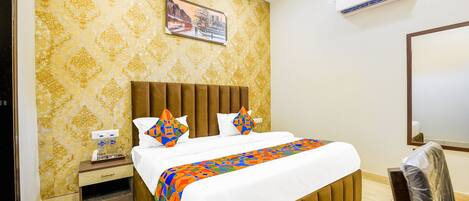 Egyptian cotton sheets, premium bedding, in-room safe, free WiFi