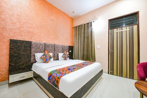 Egyptian cotton sheets, premium bedding, in-room safe, free WiFi - Fabexpress Galaxy (Kharar)