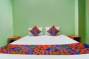 Egyptian cotton sheets, premium bedding, in-room safe, free WiFi - Fabexpress Royalton Park (Kodaikanal)