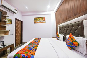 Egyptian cotton sheets, premium bedding, in-room safe, free WiFi - Fabexpress Golden Stone (Ghaziabad)