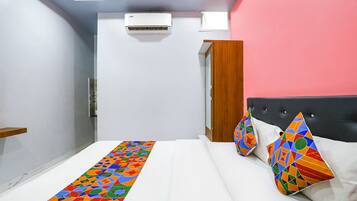 Egyptian cotton sheets, premium bedding, in-room safe, free WiFi